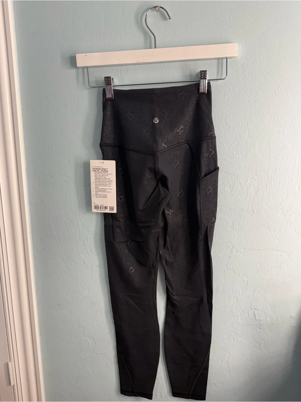 Lululemon Align Pant 25” Pockets/Color Yoga Embossed Black